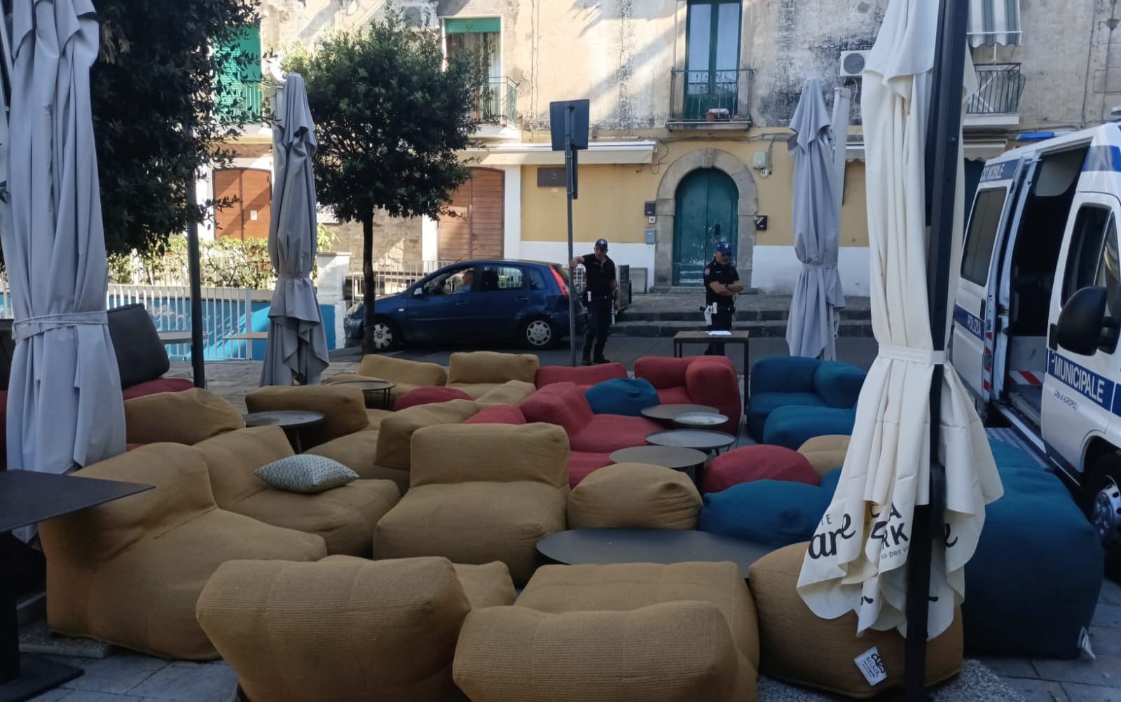 Agropoli, sgombero coatto in Piazza della Mercanzia per occupazione abusiva 