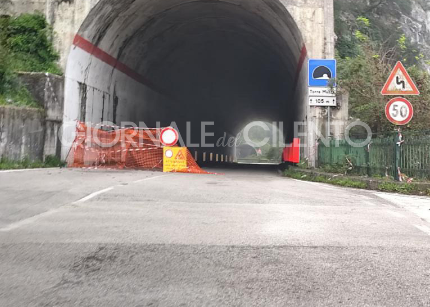 Aperta abusivamente la strada Mingardina, chiusa al traffico dopo una frana