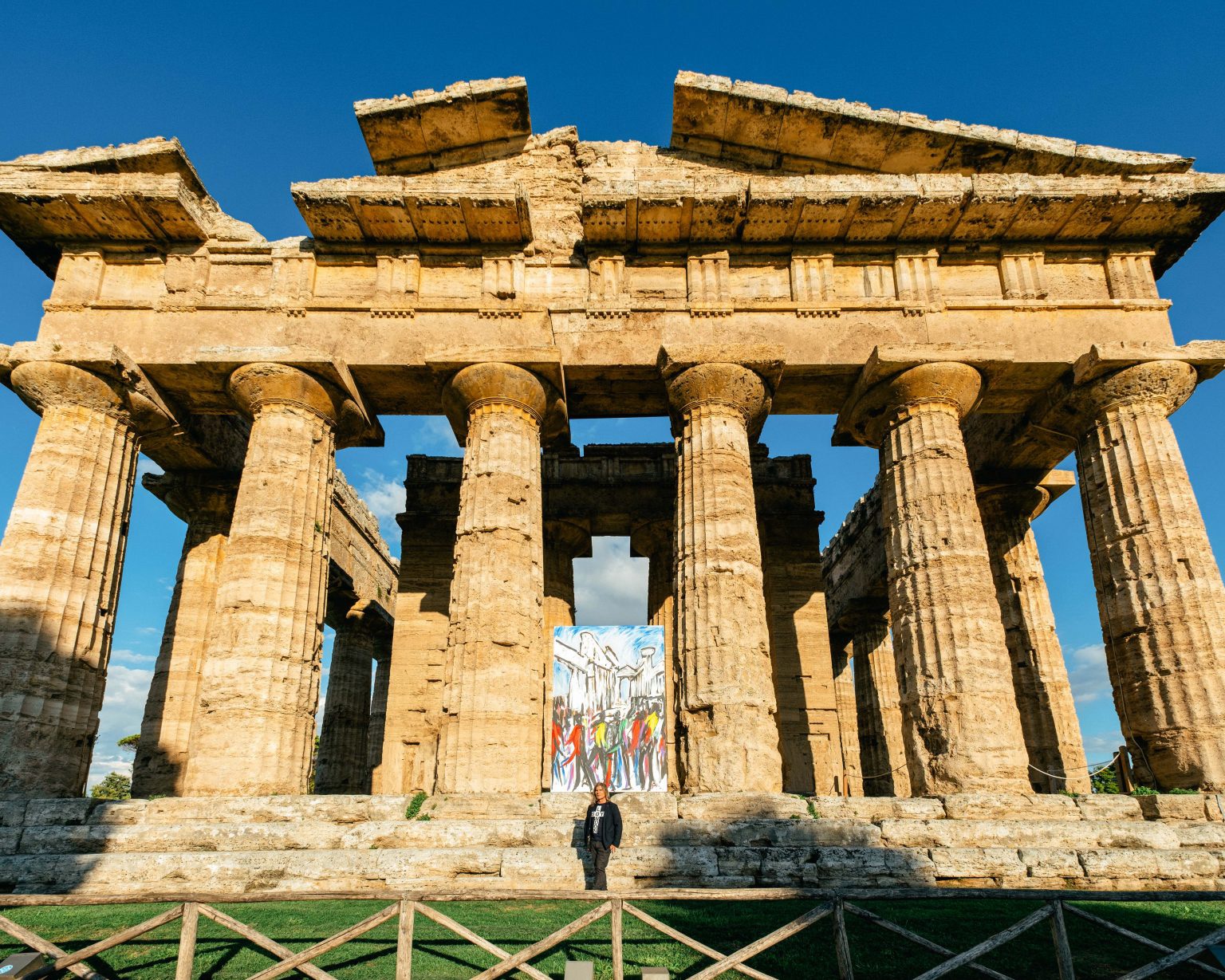 Segni epocali, il pittore Mangone racconta Paestum con la mostra d’arte contemporanea