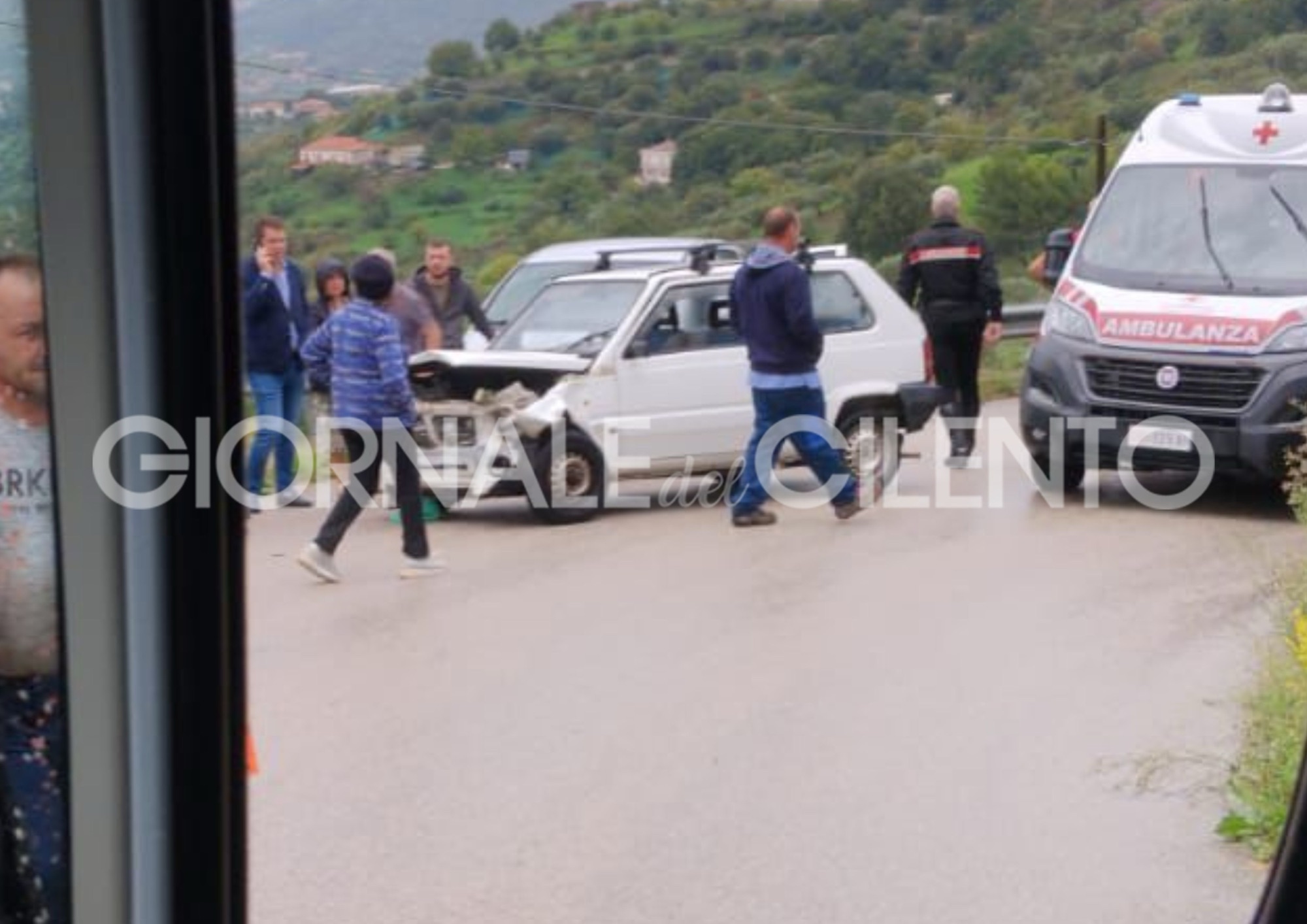 Scontro tra due auto sulla provinciale Castellabate-Perdifumo: 4 feriti trasportati in ospedale