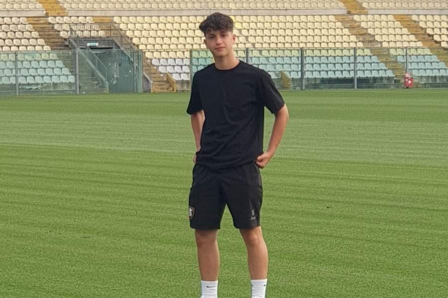 Colliano piange Domenico, aveva solo 18 anni: giocava a calcio e amava le moto