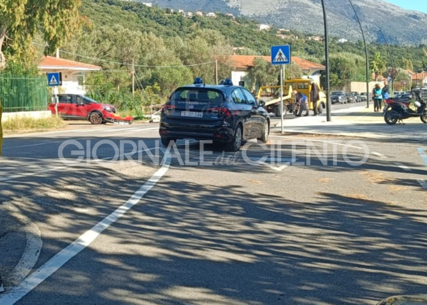 Incidente tra Sapri e Villammare: auto contro scooter, nessun ferito grave