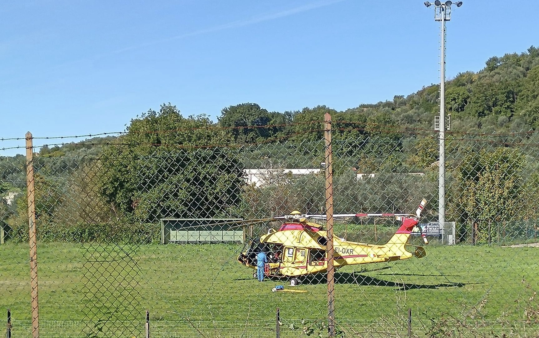 Aquara, grave incidente stradale: eliambulanza soccorre ferito