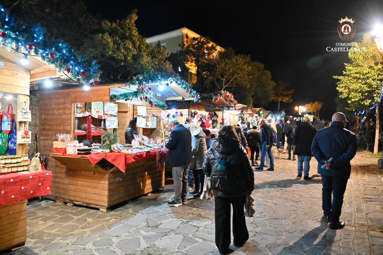 Castellabate si accende per il Natale: tornano i tradizionali mercatini al borgo