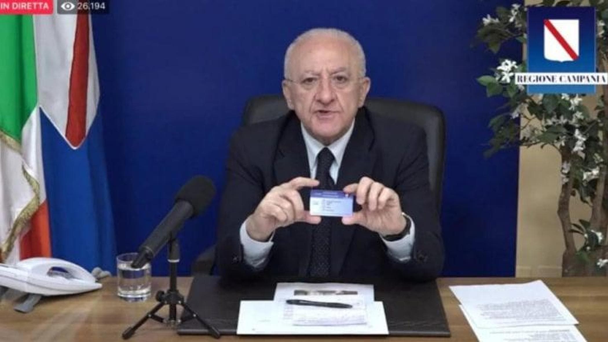 Card Covid, De Luca condannato a risarcire 600 mila euro: «Duplicato inutile del Green Pass»