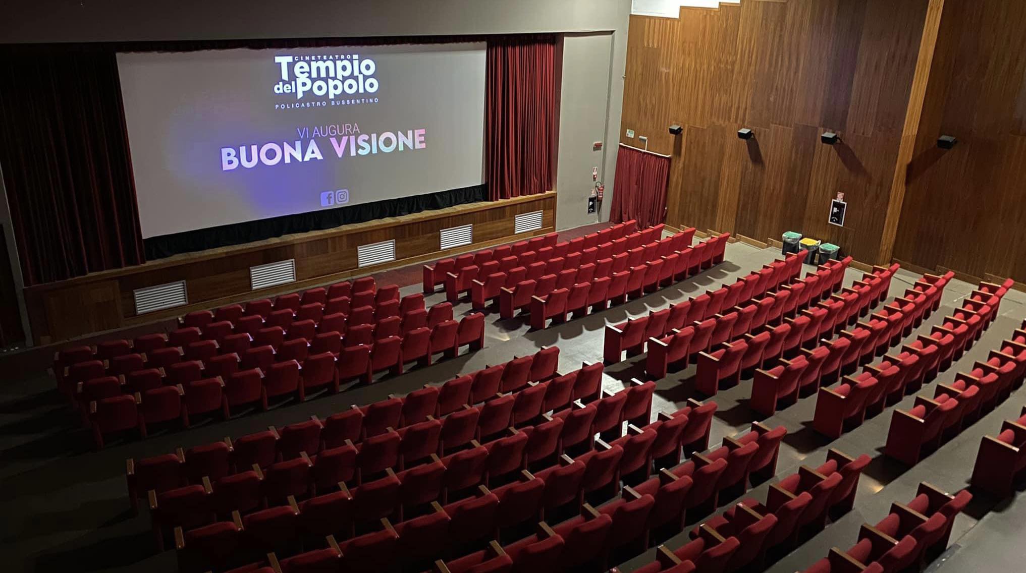 Teatrando Pixous: commedie e risate al Cineteatro di Policastro