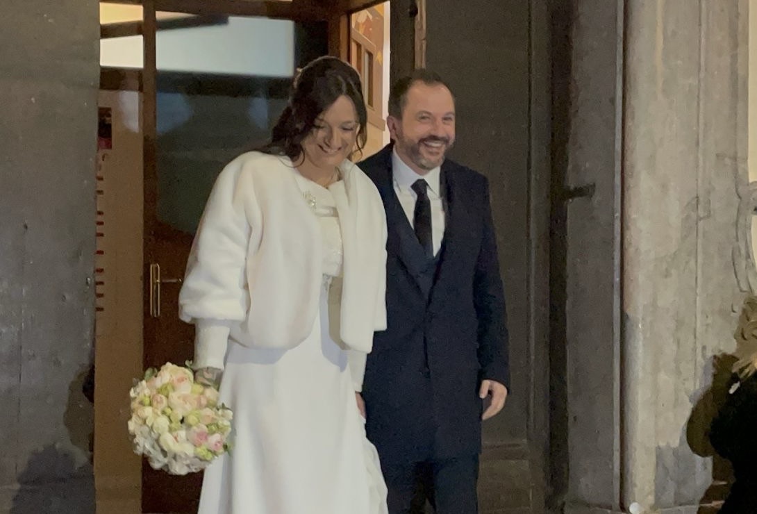 Fiori d’arancio: il giornalista Pasquale Sorrentino sposa Michela, auguri alla nuova coppia di sposi