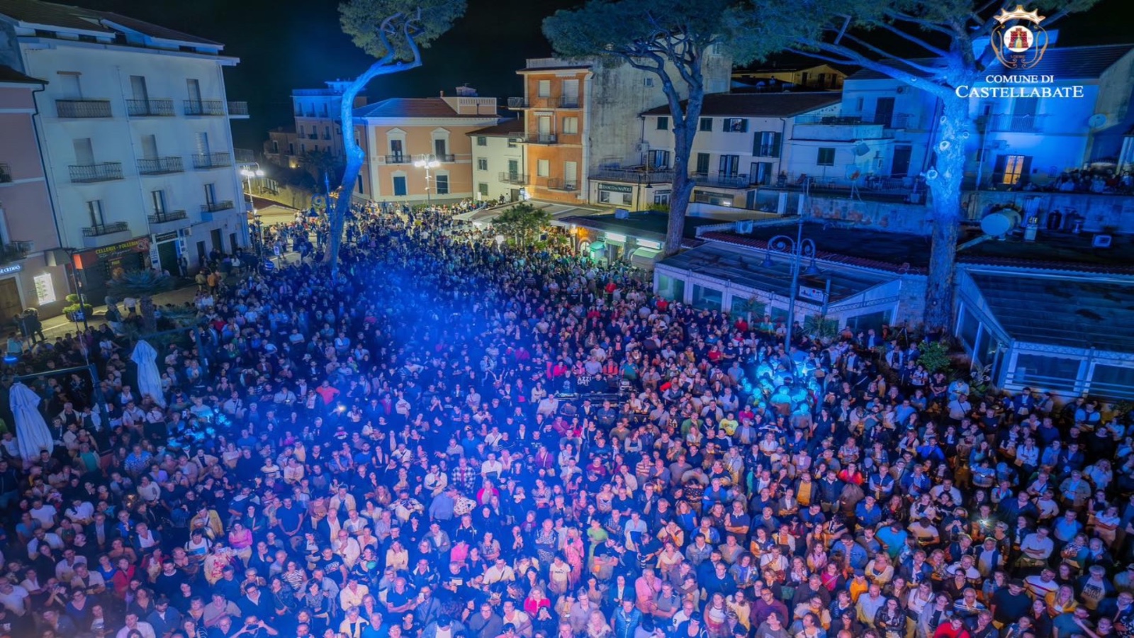 Castellabate, per la prima volta si festeggia il Capodanno in piazza nel segno degli anni 90