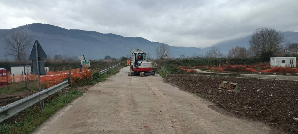 Ponte di Caiazzano tra Sassano e Padula: ripartono i lavori dopo due anni di stallo