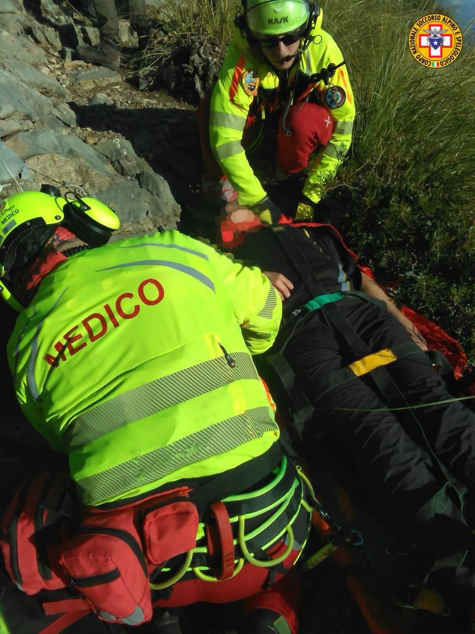 San Giovanni a Piro, escursionista colto da malore sul sentiero del Marcellino: salvato dal Soccorso Alpino e Speleologico