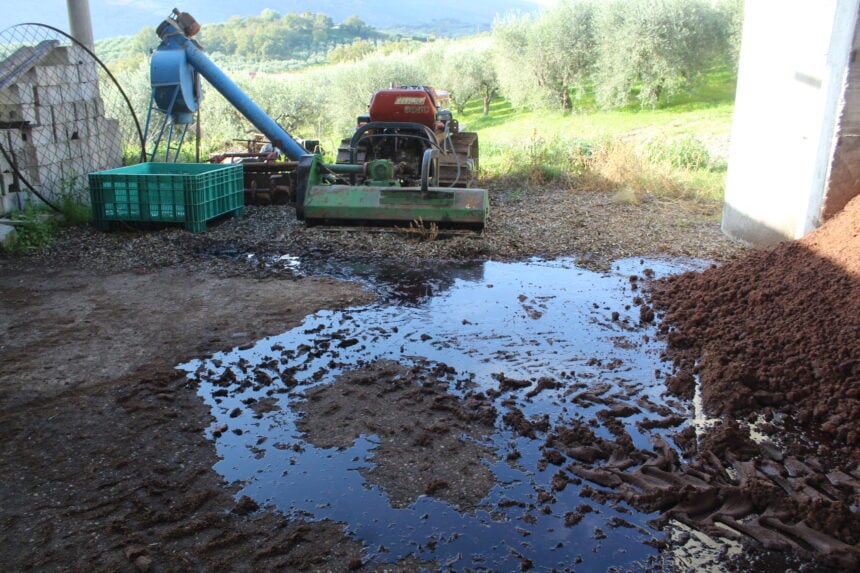 Scarti oleari nel torrente Volpara e nel fiume Calore: imprenditore nei guai