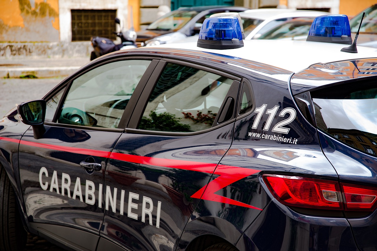 In casa una pistola clandestina modificata, 24enne arrestato