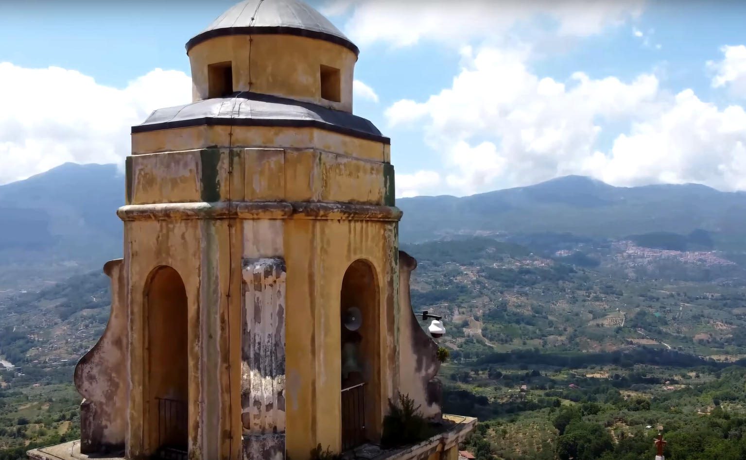 La magia della sagra ‘Calici e Falò’ ad Aquara: tradizione, vino e fuoco