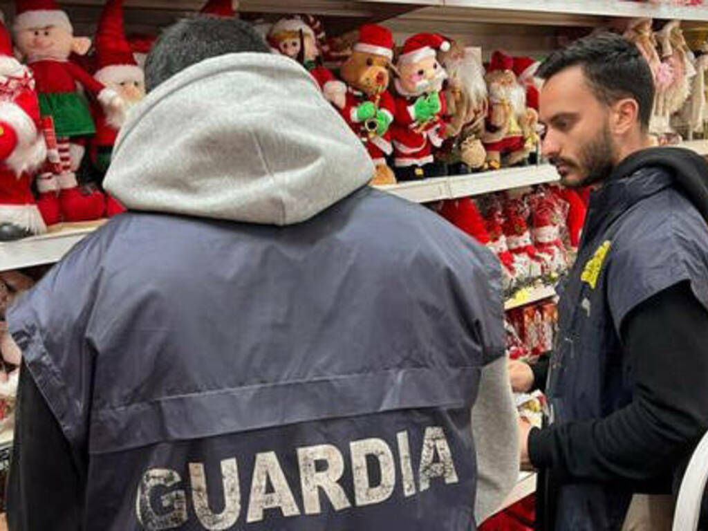 Omignano, operazione Natale sicuro: la Finanza sequestra 11 mila articoli