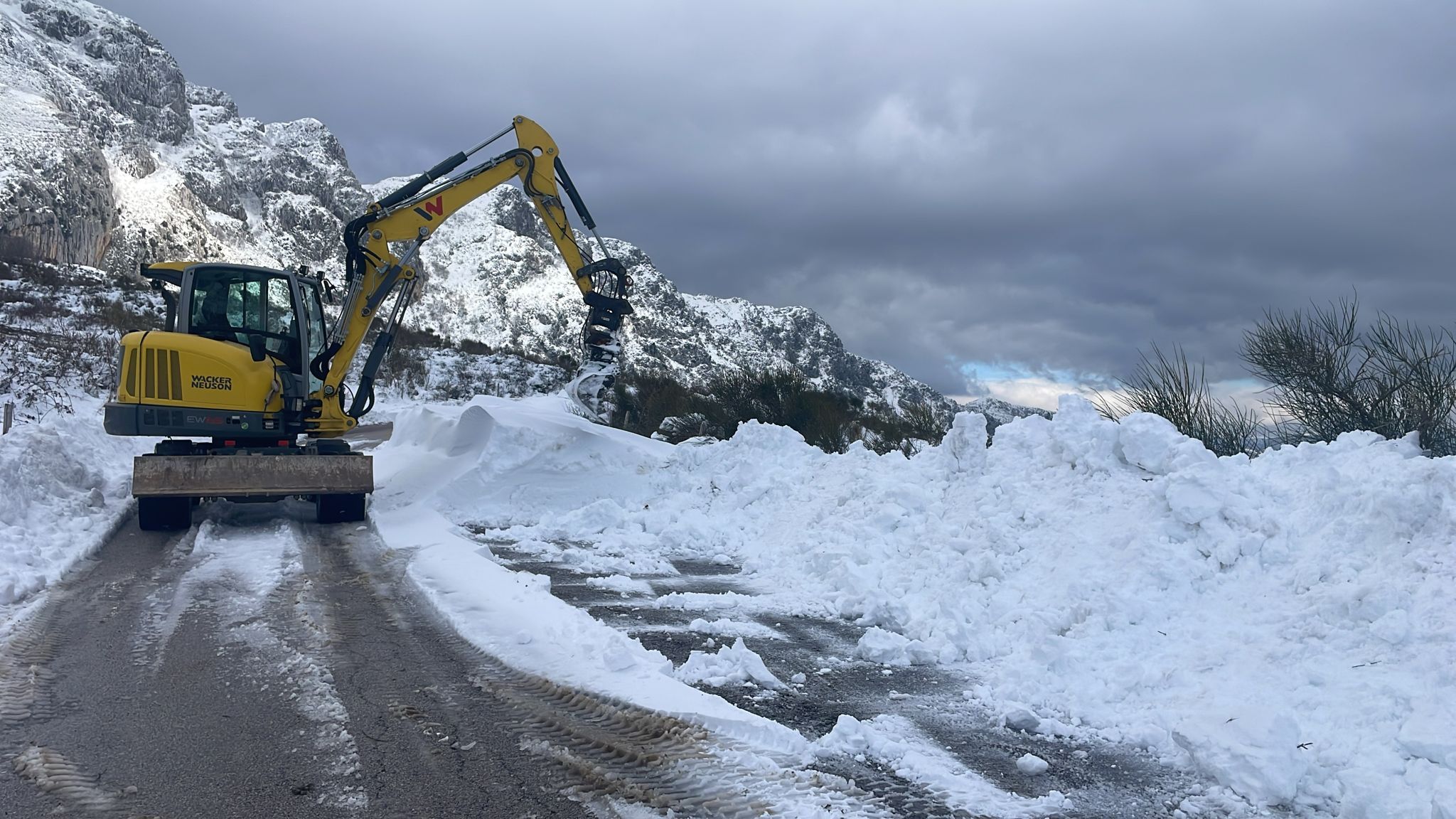 Emergenza neve: il passo del Corticato resta chiuso, mezzi a lavoro tra Sacco e Teggiano