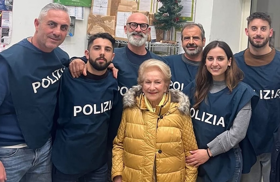 Poliziotti arrestano due finti carabinieri, tra loro un minorenne