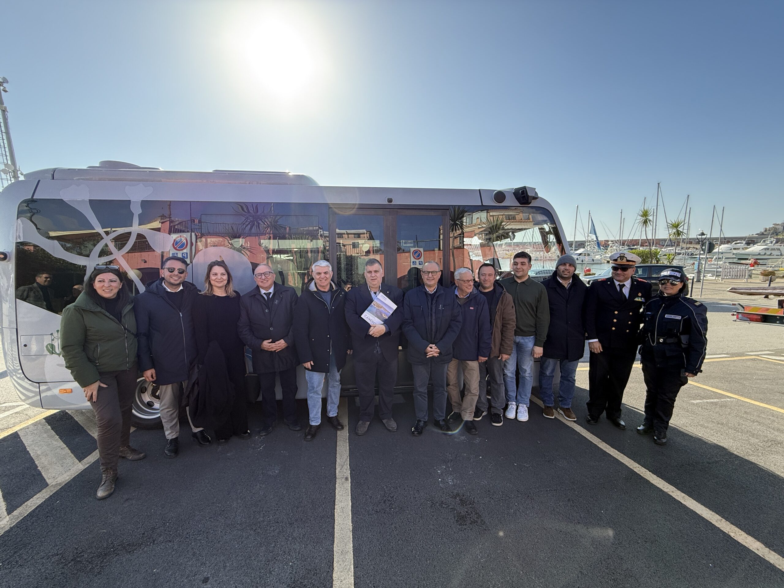 Area marina protetta, il Parco del Cilento consegna un bus elettrico al Comune di Camerota