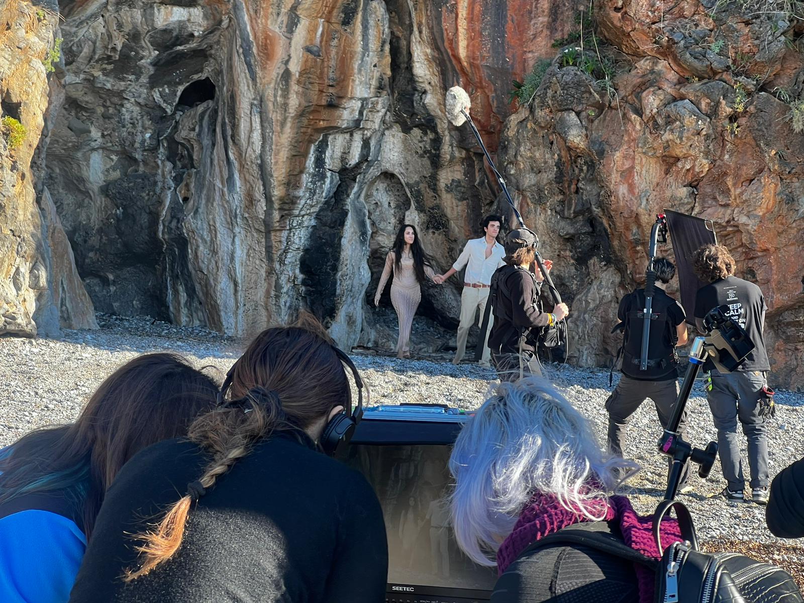 ‘I misteri di Napoli pop’ le scene del film di Chiara Alberti girate sulla spiaggia di Marina di Camerota