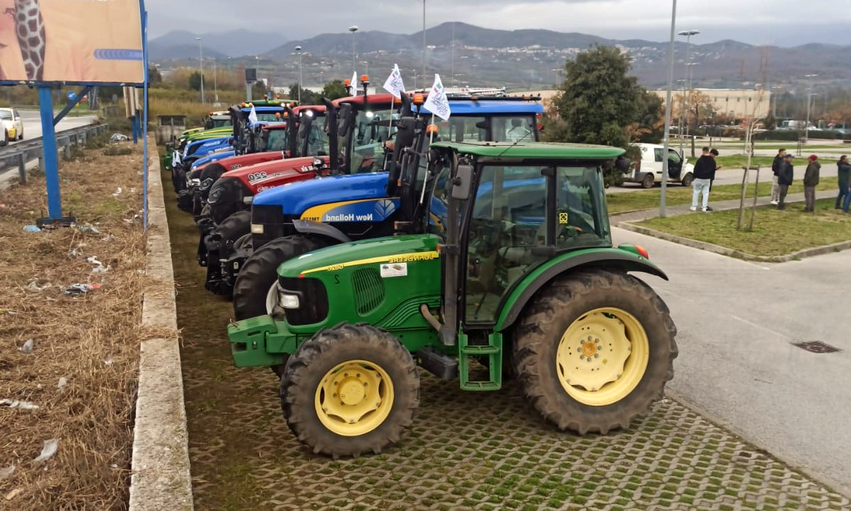 Trattori, protesta in Campania riparte dal casertano