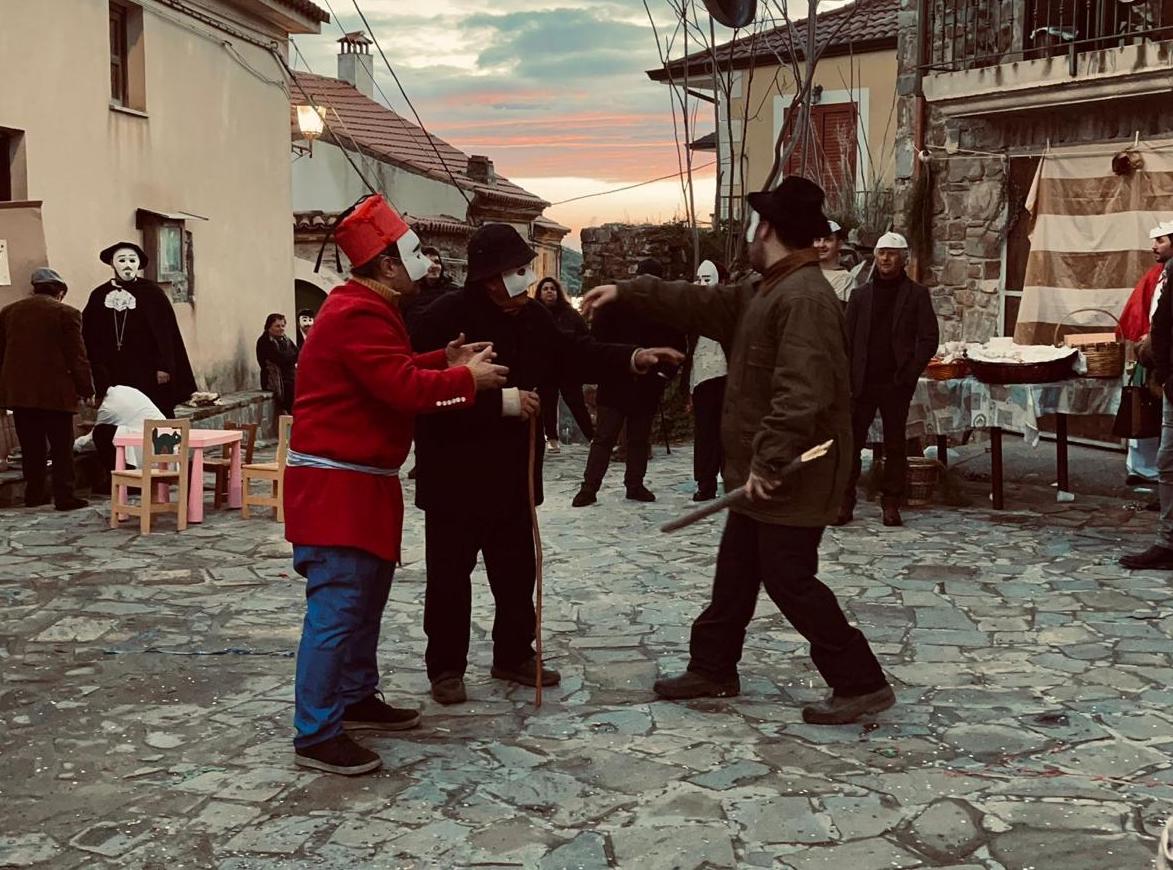 Cosentini di Montecorice, l’associazione Euphòria si prepara al carnevale con ‘Carnuluvaro mio’