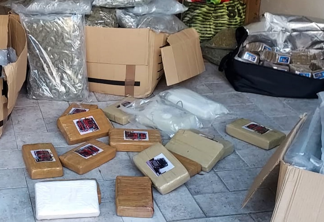 Diciassette chili di droga scoperti (quasi) per caso dai carabinieri: cosa sappiamo