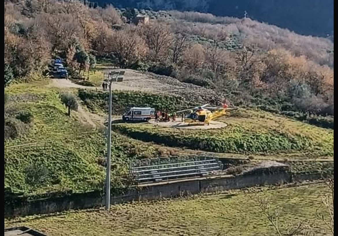 Roscigno, donna colpita da malore improvviso: trasportata con l’elisoccorso a Salerno