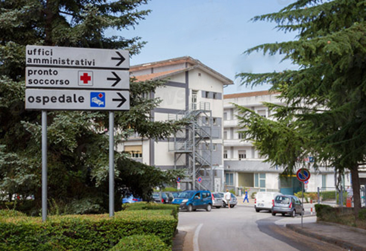 Furto d’auto all’ospedale di Polla: i ladri sfruttano un passaggio tra parcheggi