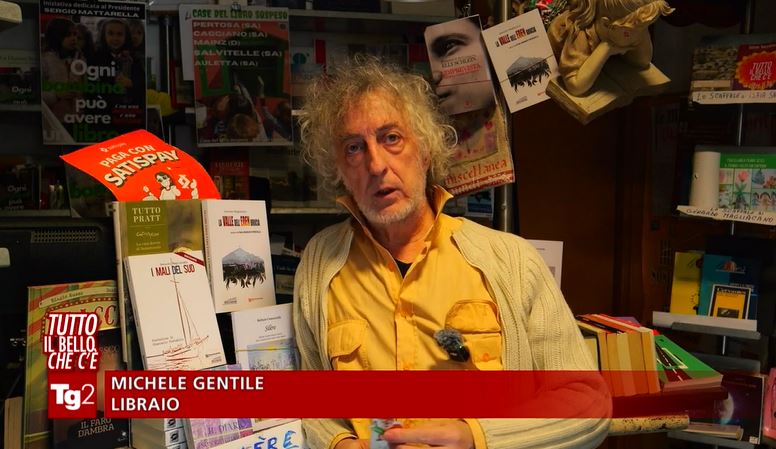 Michele Gentile e il ‘libro sospeso’: il libraio di Polla protagonista di ‘Tg2 Tutto il bello che c’è’