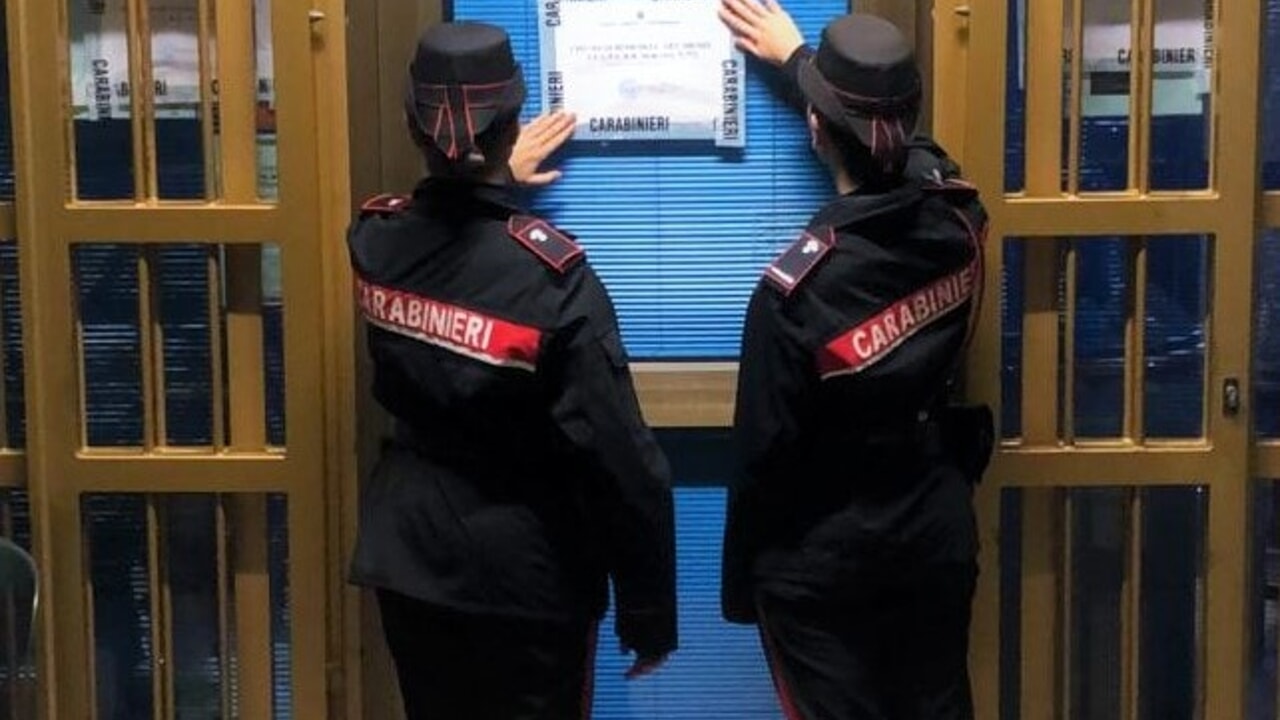 Blitz dei carabinieri, chiusi due locali notturni: 22 lavoratori in nero