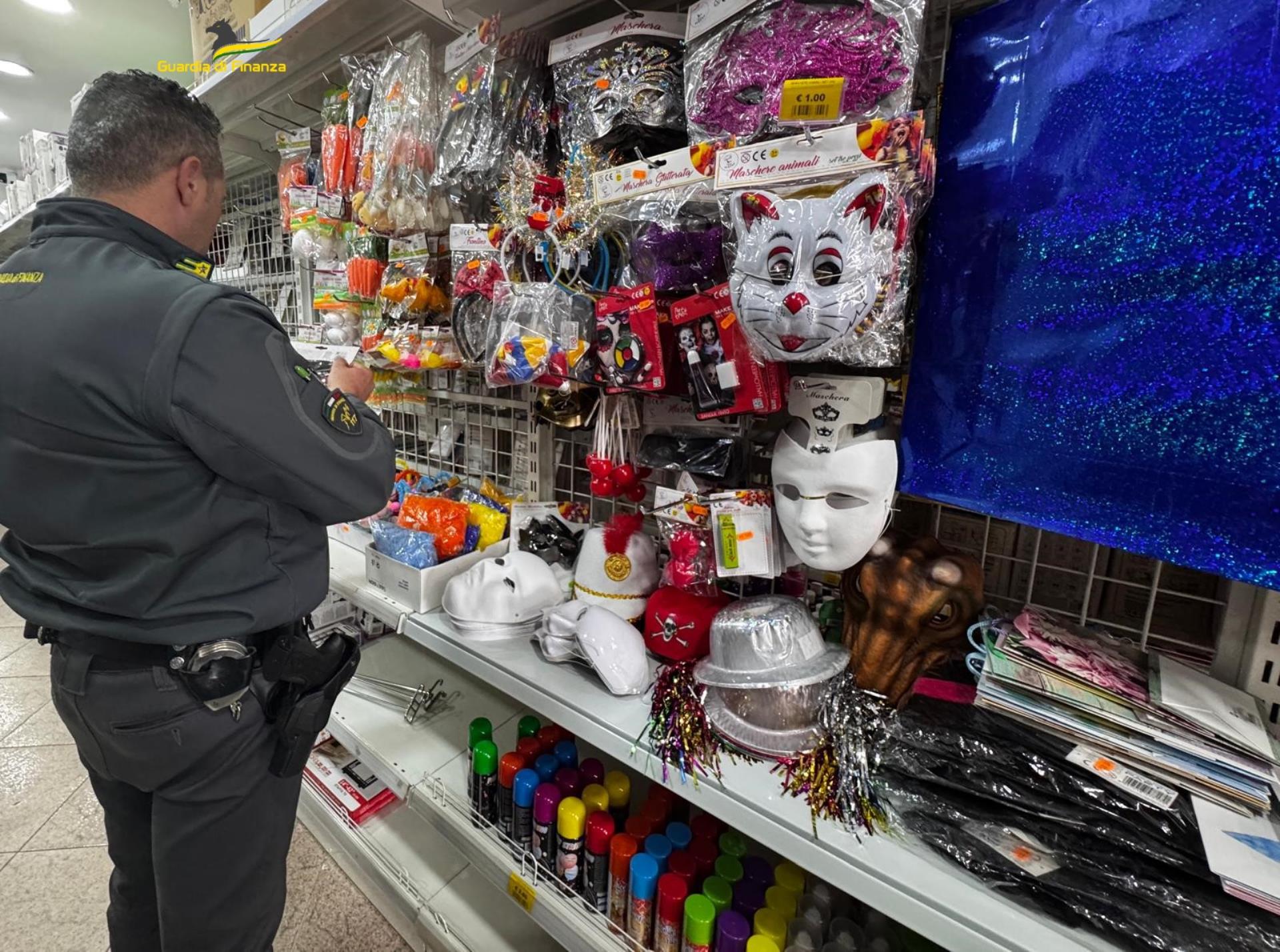 Vallo della Lucania, operazione ‘Carnevale sicuro’: sequestrati oltre 45 mila articoli non conformi