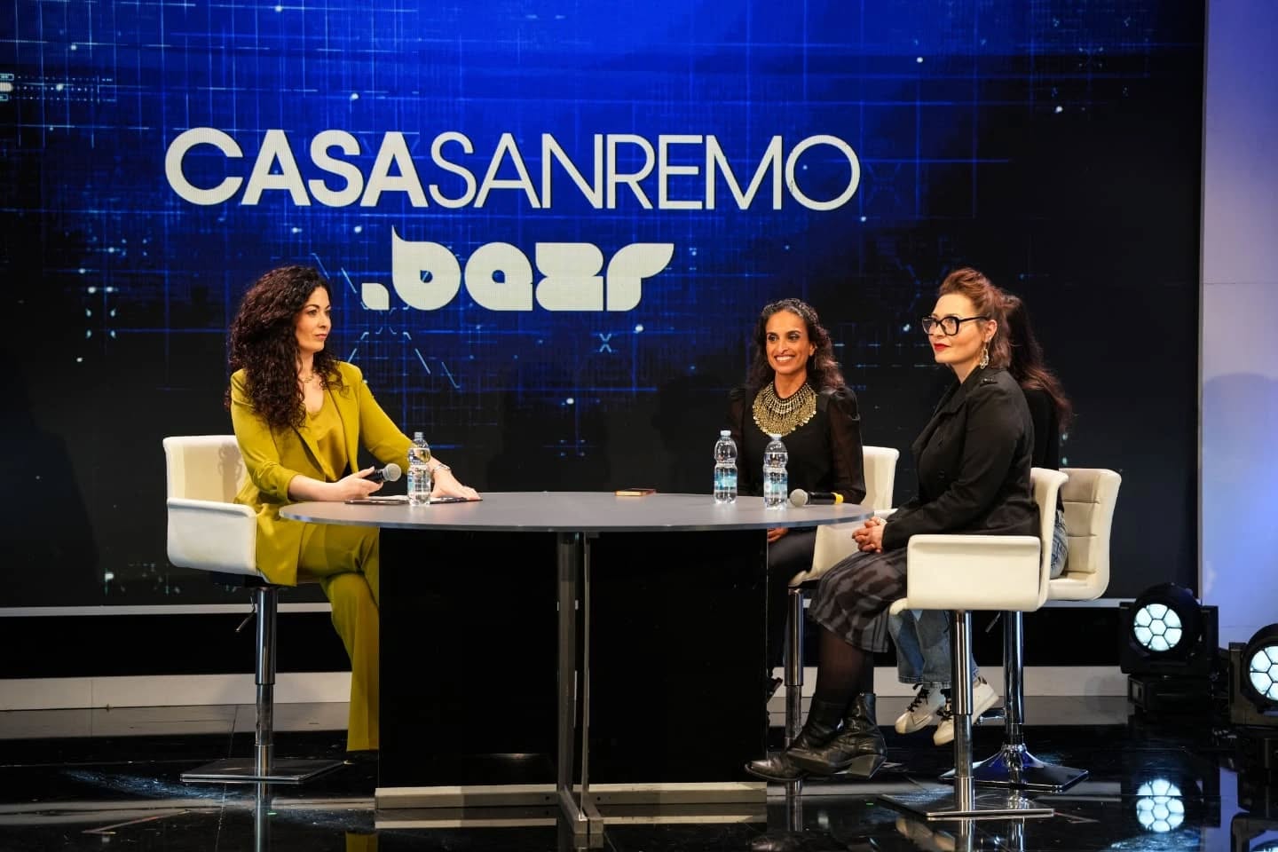 Grazia Serra incontra Noa e Mira Awad: a Sanremo un messaggio di pace con ‘Imagine’