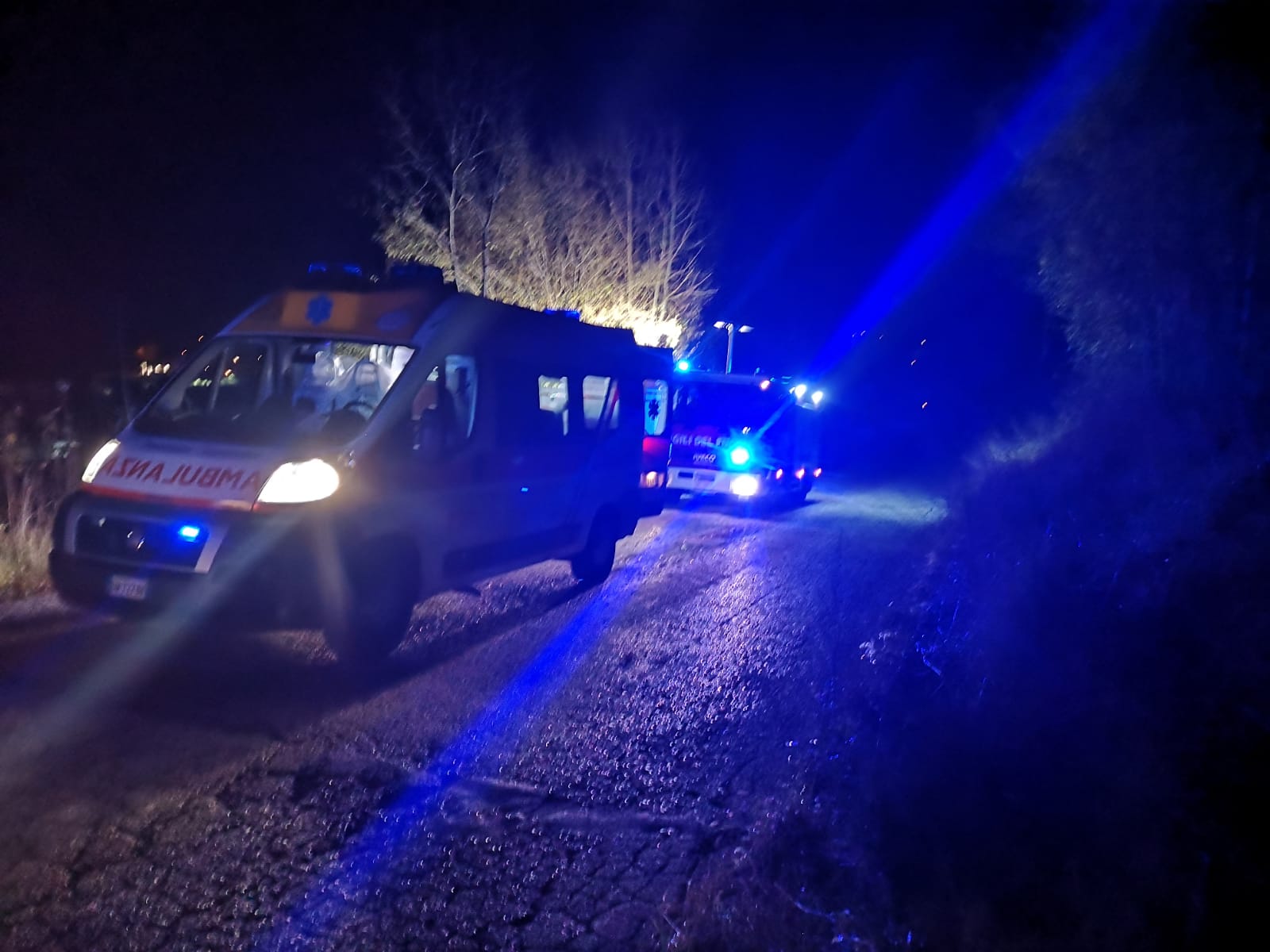 Atena Lucana, auto contro un muretto sulla Fondo Val d’Agri: grave un uomo di Brienza