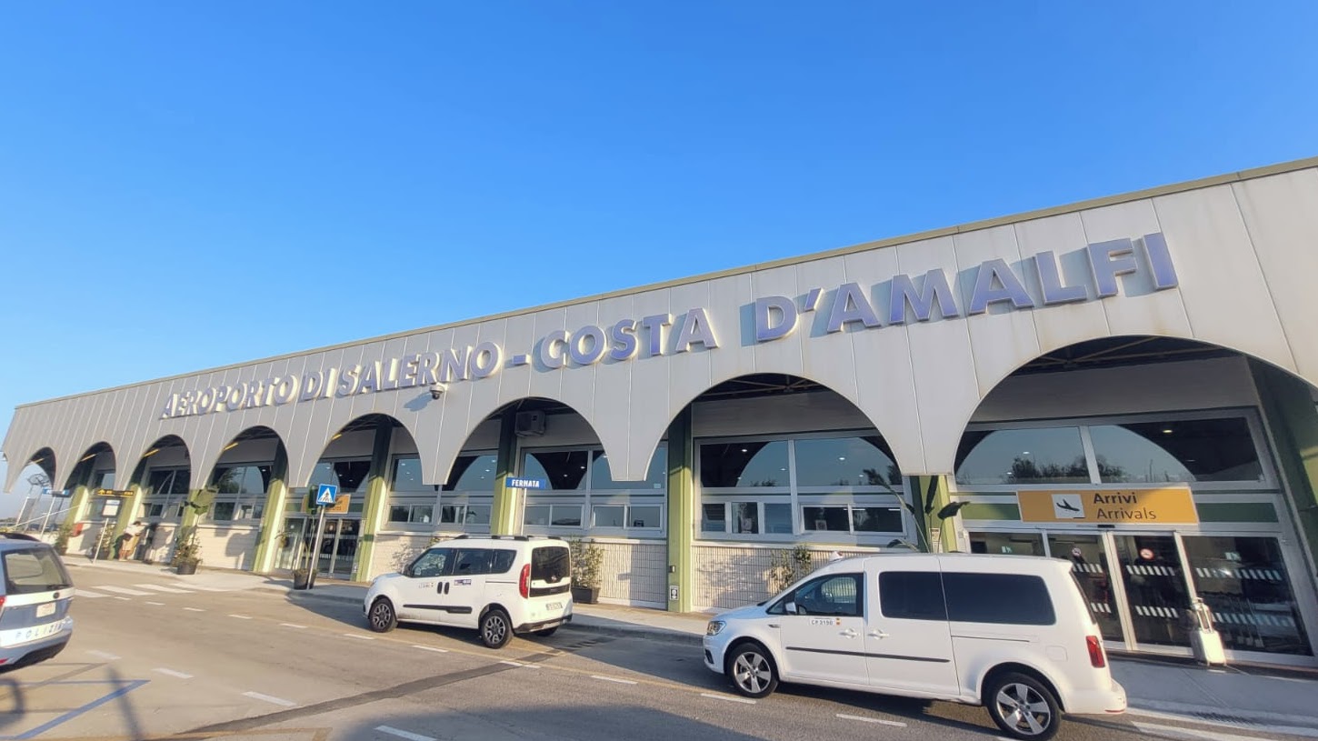 L’aeroporto Salerno Costa d’Amalfi amplia i collegamenti internazionali: nuovo volo diretto per Barcellona