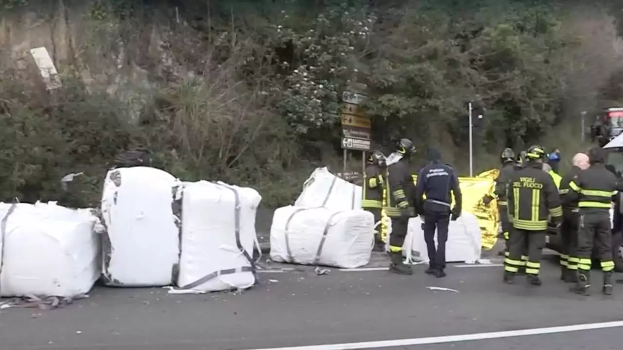 Salerno, ciclista morto schiacciato da ecoballe: gli indagati sono 3