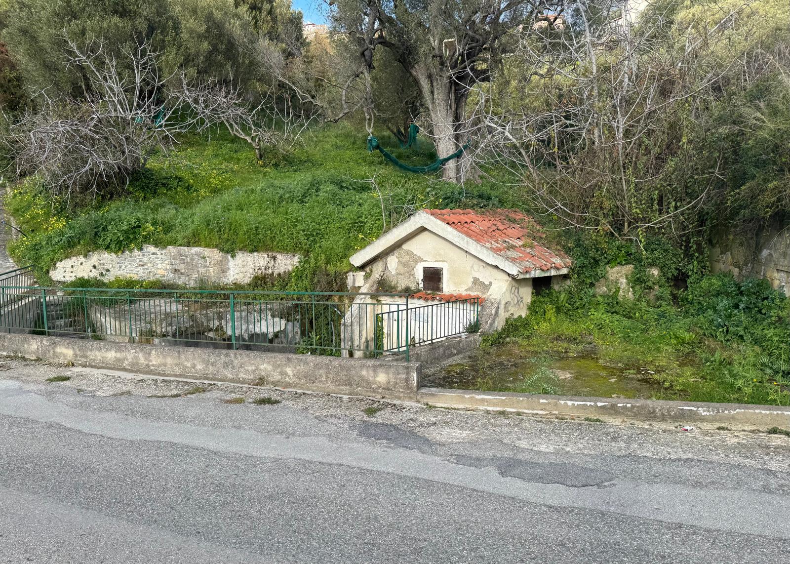 Ascea, degrado alla “Fontana Vecchia”: la denuncia del gruppo consiliare