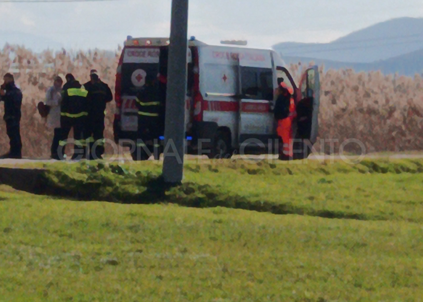 Incidente stradale nelle campagne di Teggiano: operaio finisce con l’auto nel canale