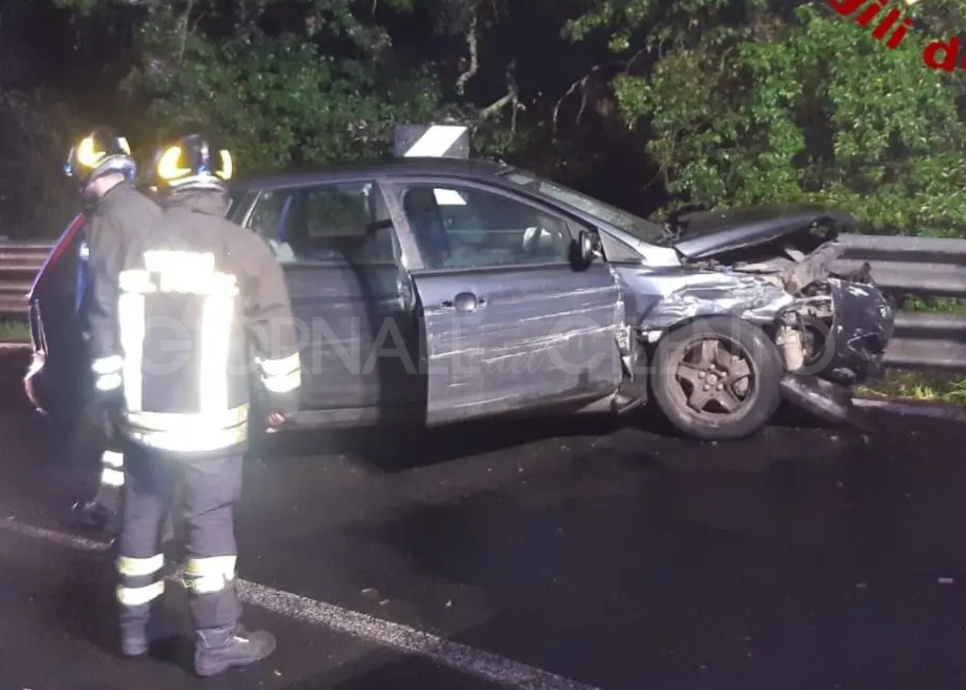 Incidente sulla A2: auto contro il guardrail, un ferito