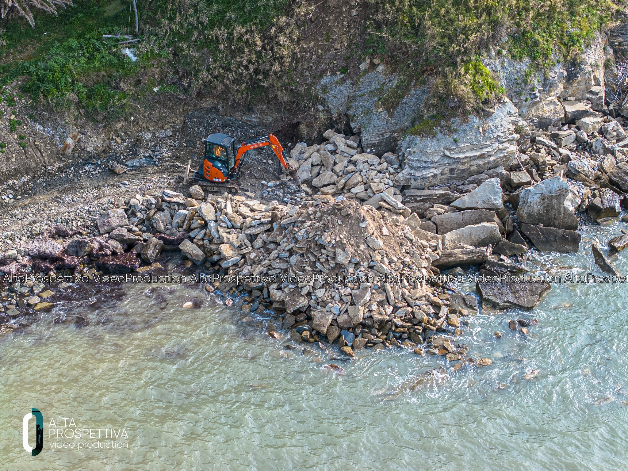 Agropoli, «scempio ambientale» allo scoglio di San Francesco. Sindaco: «Lavori mai autorizzati»