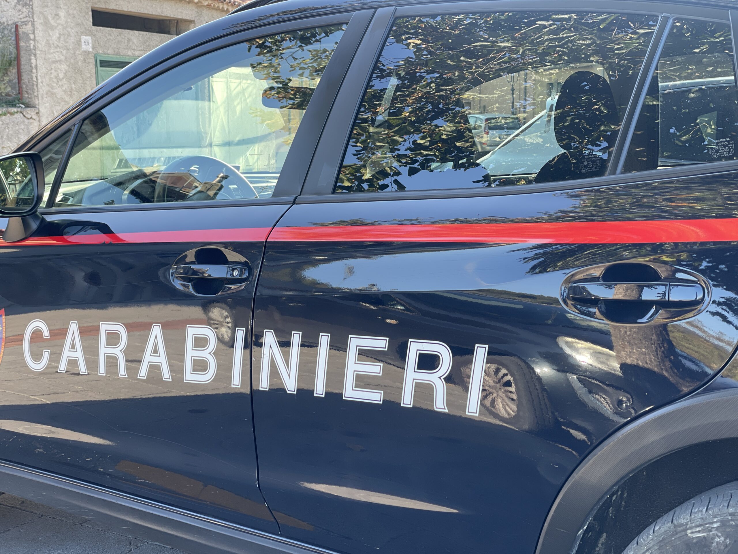 Evade dai domiciliari e si nasconde in un casolare: arrestato dai carabinieri