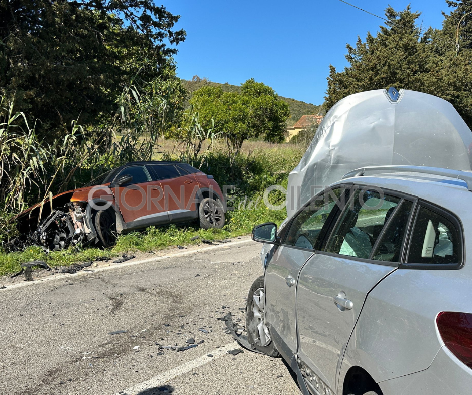 Castellabate, scontro tra due auto sulla Via del Mare: due feriti