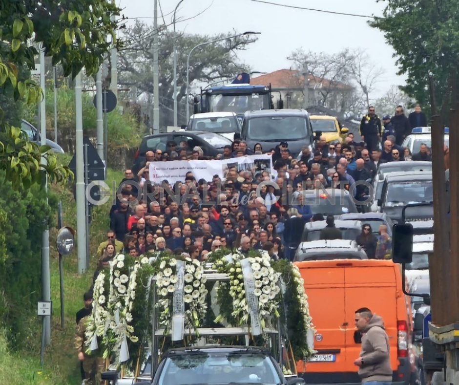 Roccadaspide si è riunita per l’ultimo saluto a Luca Minella