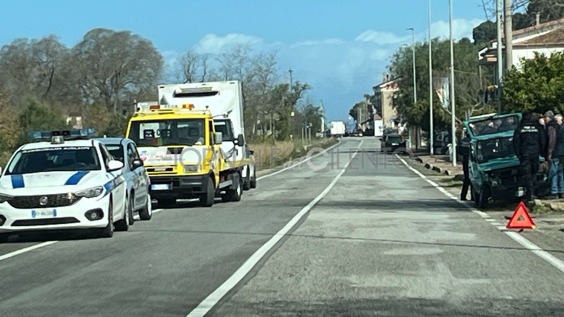 Scontro tra un’auto e un furgone lungo la Via del Mare: nessun ferito