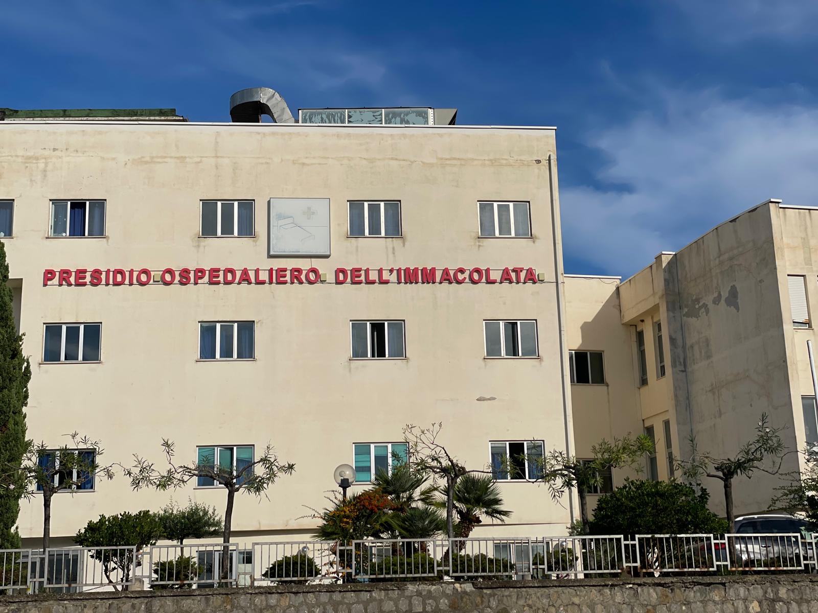 Caos all’ospedale di Sapri: 26enne aggredisce i carabinieri, arrestato