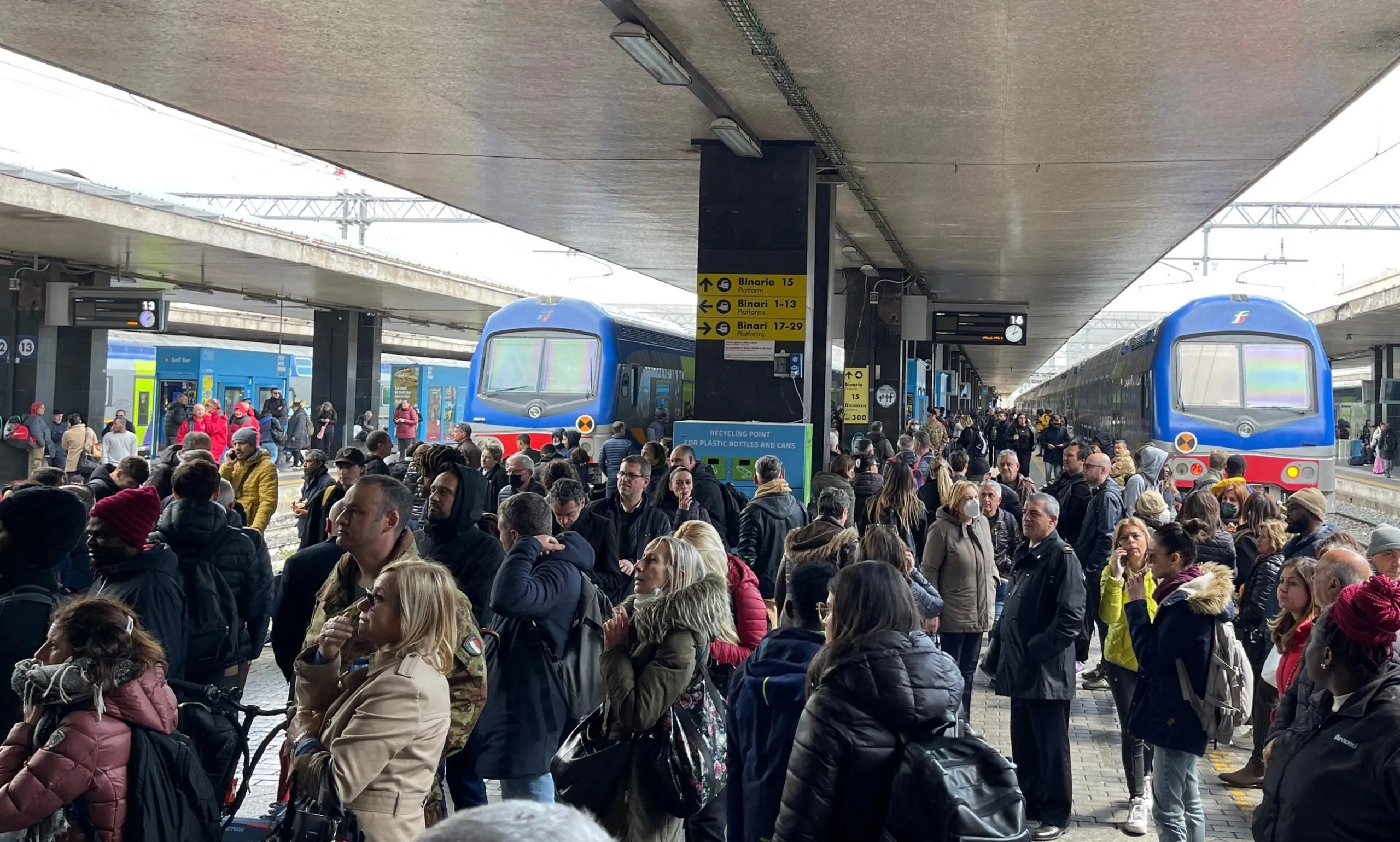 Treni bloccati tra Salerno e Napoli: ritardi e disagi per i pendolari cilentani